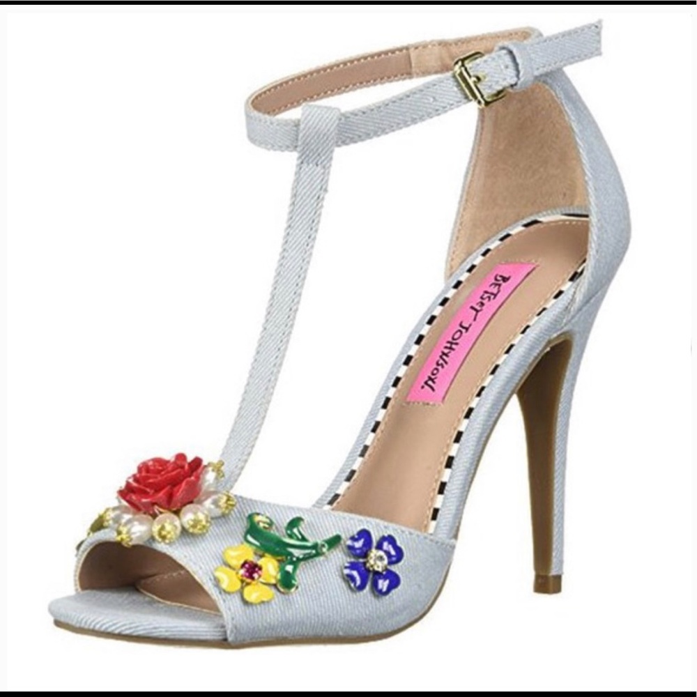 Betsey Johnson Lenox Pump